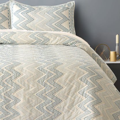 CHEVRON PRINTED QUILT