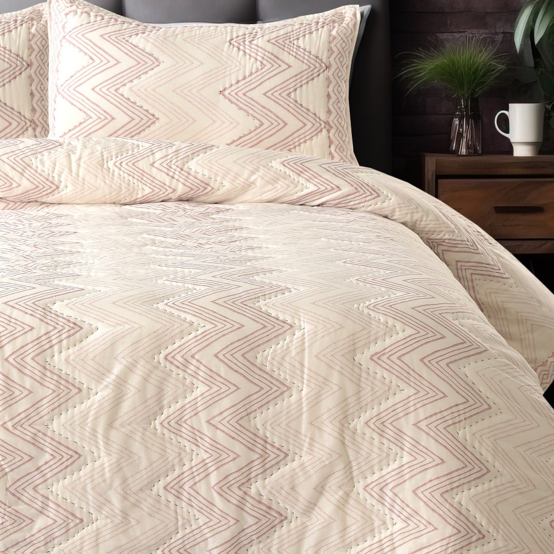 CHEVRON PRINTED QUILT