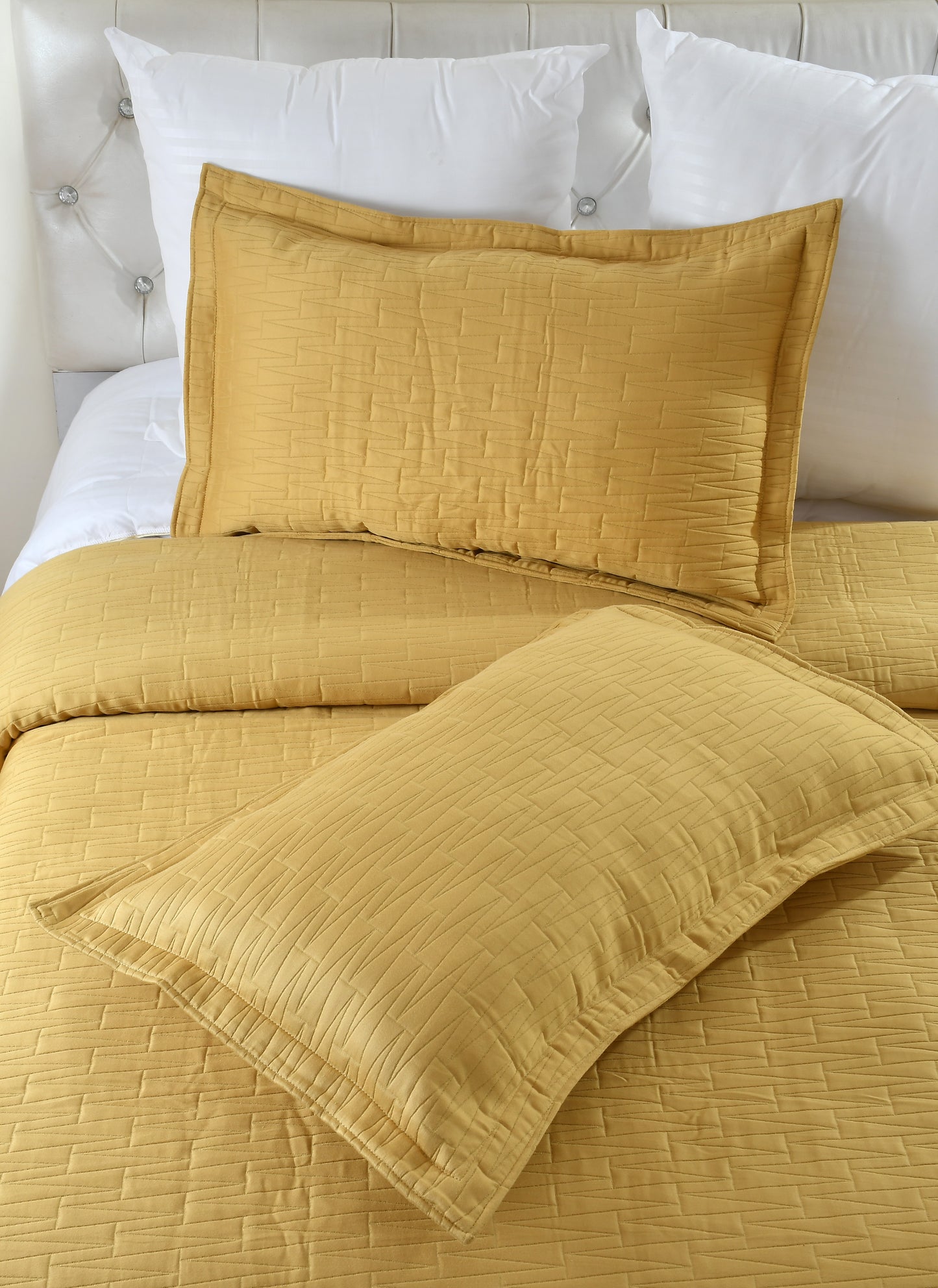 ZIG-ZAG EMBOSSED COTTON BEDSPREAD