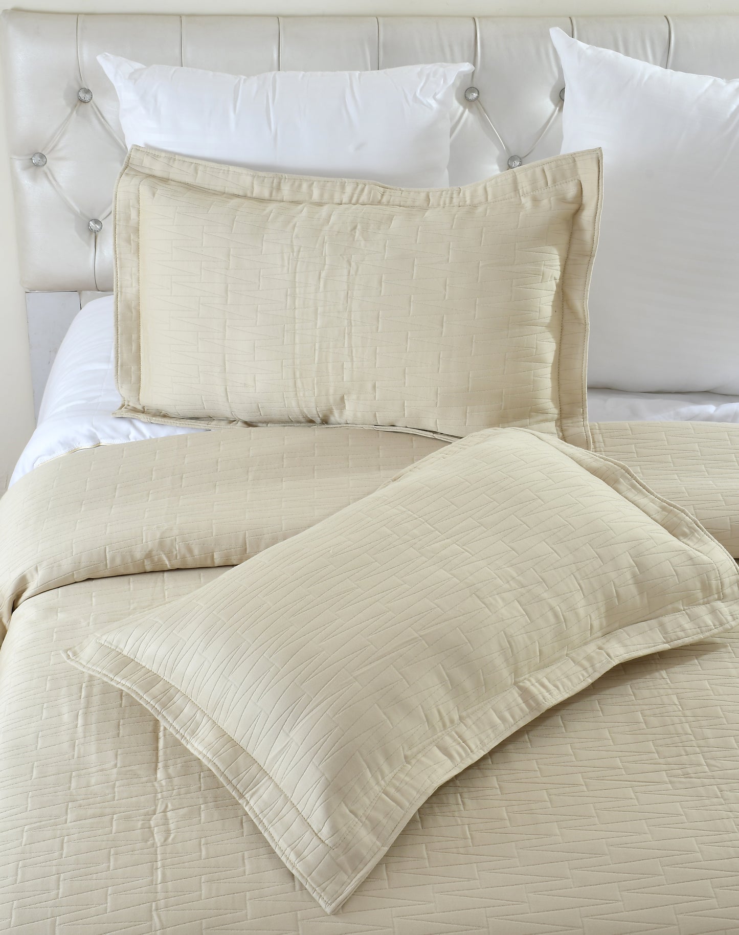 ZIG-ZAG EMBOSSED COTTON BEDSPREAD