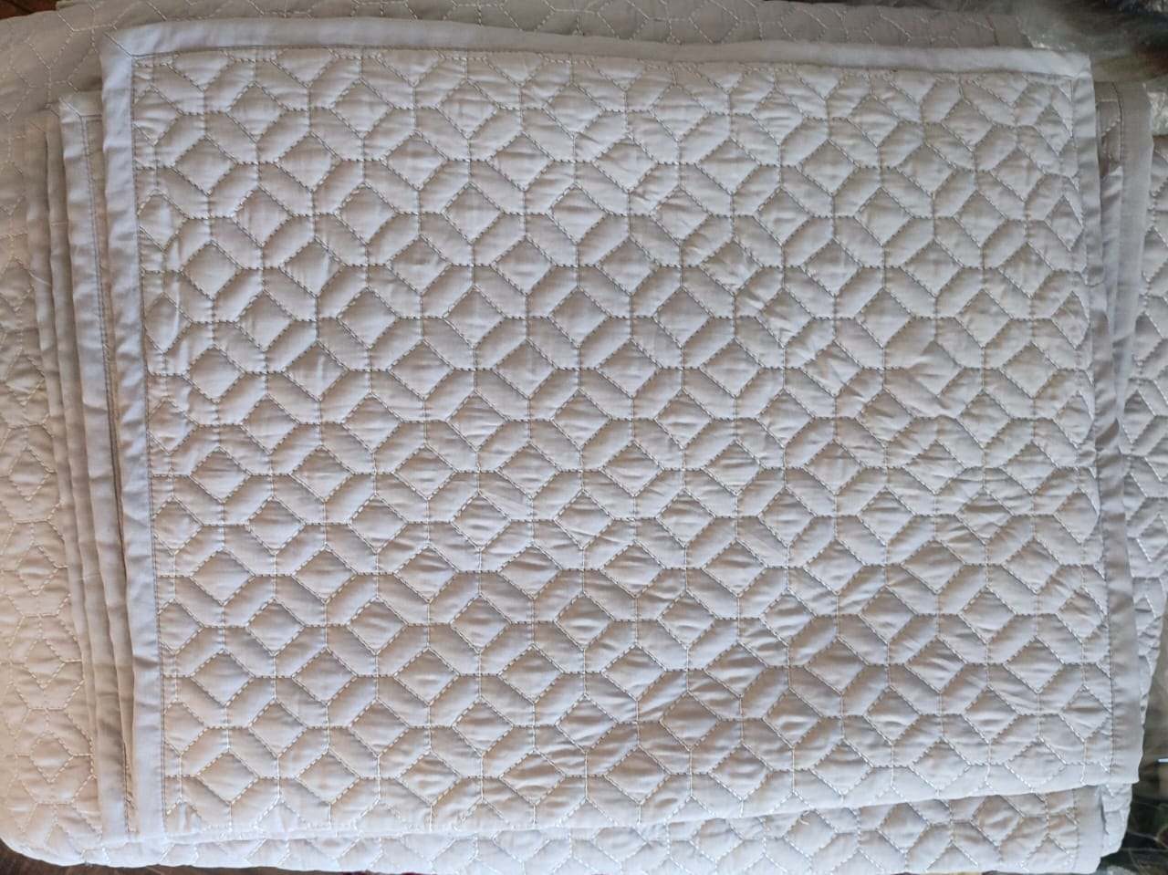 HEXAGON COTTON QUILT BEDSPREAD